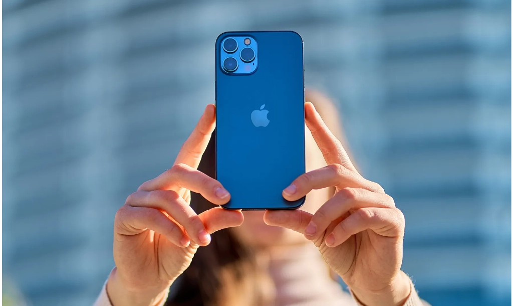 أدوات تجسس حكومية لاختراق آيفون تتسرب إلى القراصنة… وملايين الأجهزة قد تكون معرضة للخطر